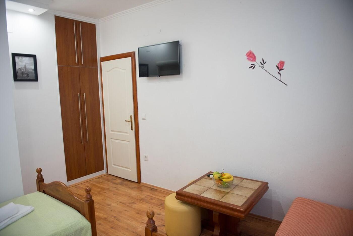 Apartments And Rooms Robi Podstrana Kültér fotó