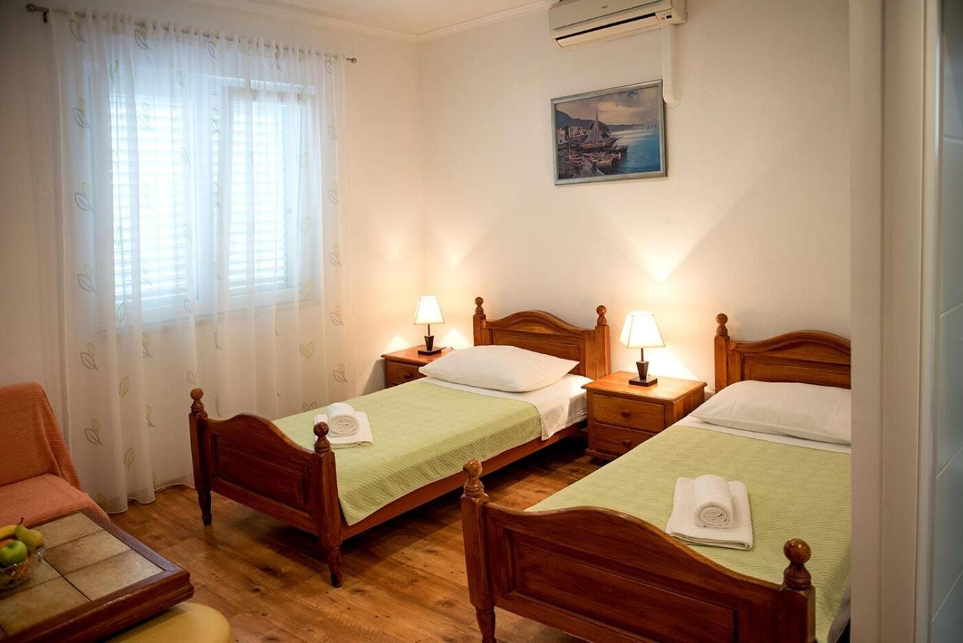 Apartments And Rooms Robi Podstrana Kültér fotó